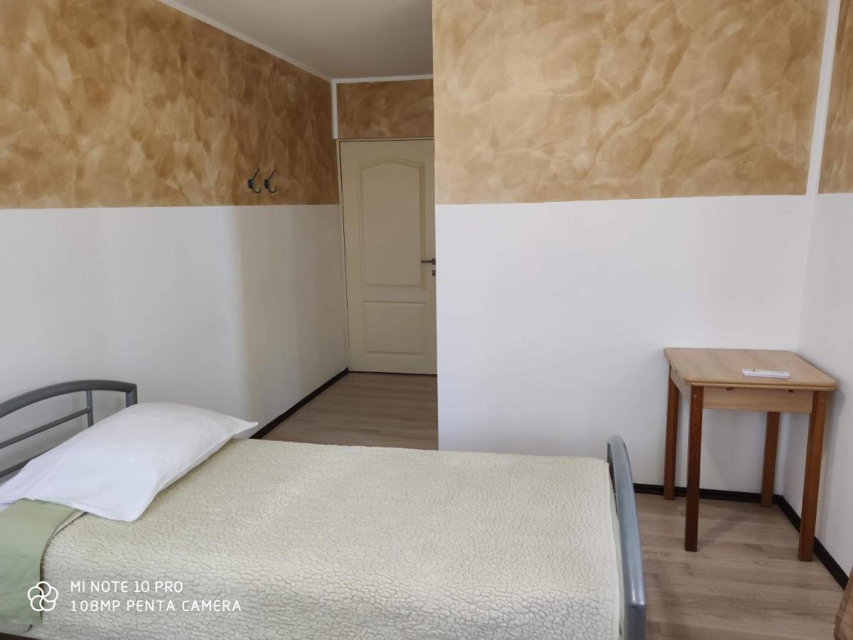 Alfredo Hostel Craiova Exterior photo